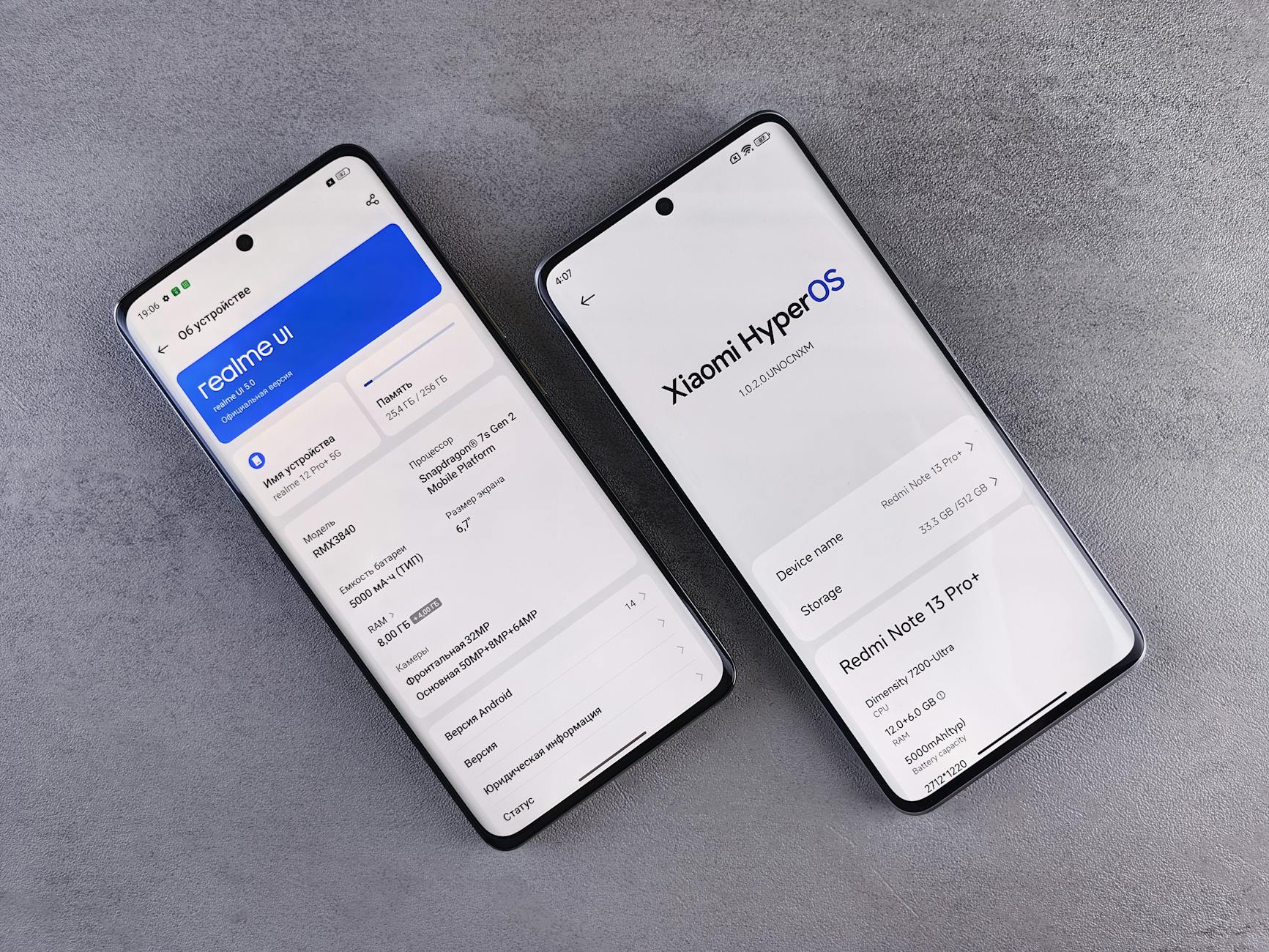 Dwa smartfony porównujące interfejsy Realme UI i Xiaomi HyperOS