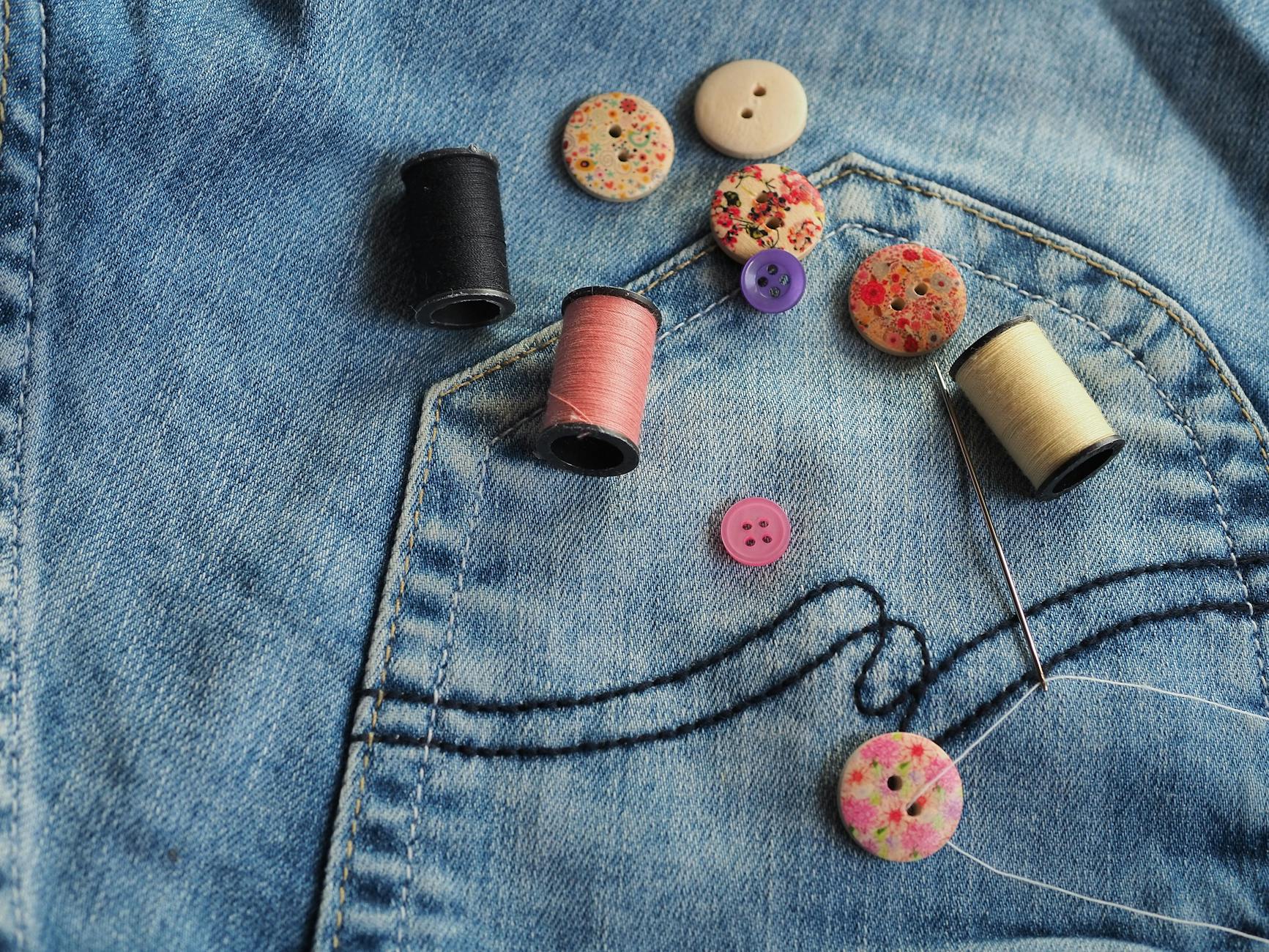 Materiały krawieckie na dżinsowej kieszeni do szycia bluzy z kieszenią kangurka